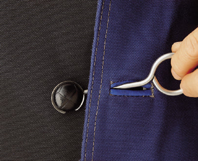 ahg Button Horn – przyrząd do zapinania kurtki strzeleckiej – zdjęcie 3