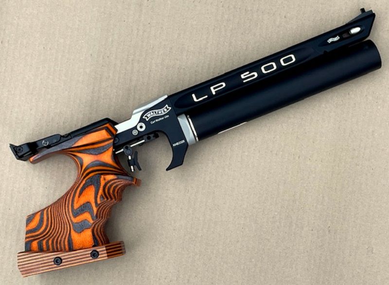 Walther LP500 Expert z pomarańczowym chwytem 3D ze sklejki