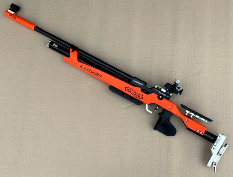 Walther LG500 Competition Orange – widok z lewej strony